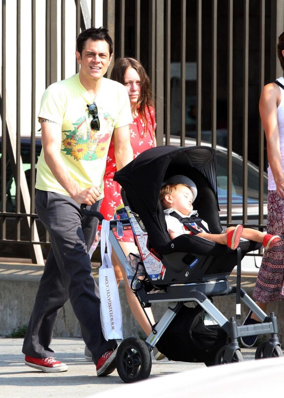 Johnny Knoxville en famille à New York le 18 août 2011