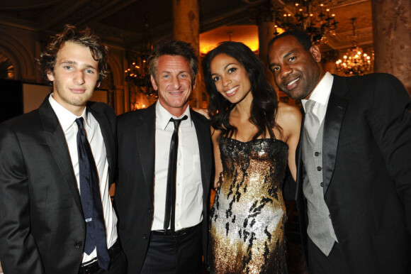 Sean Penn avec son fils Hopper, et Rosario Dawson à Cannes en mai 2011