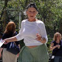 Helen Mirren : A 66 ans, elle déborde d'une énergie folle et sautillante