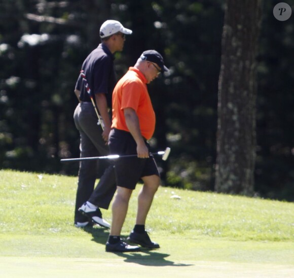 Petite partie de golf pour Barack Obama actuellement en vacances. Le 23 août 2011