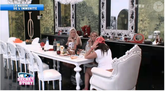 Morgane reçoit un accueil plutôt froid à son retour dans la Maison des Secrets (quotidienne de Secret Story 5 du lundi 30 août).