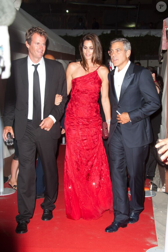 George Clooney, Cindy Crawford et son mari Rande Gerber lors du dîner de l'avant-première du film Les Marches du pouvoir en ouverture du festival de Venise le 31 août 2011