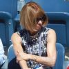 Anna wintour, papesse de la mode, ne rate jamais un match de Roger Federer, quand bien même celui-ci se déroule sous un soleil de plomb...