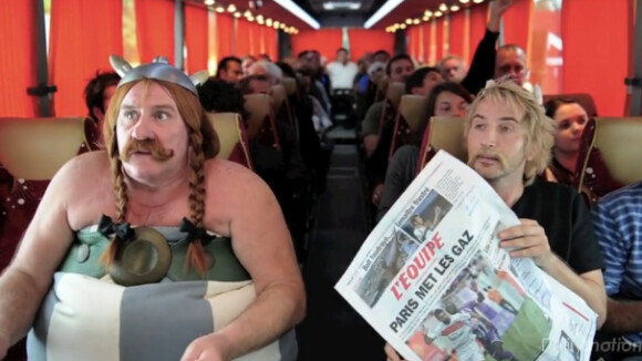 Gérard Depardieu et Edouard Baer parodient l'affaire du pipi dans l'avion !