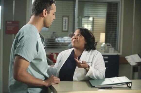 Chandra Wilson et Daniel Sunjata dans Grey's Anatomy.