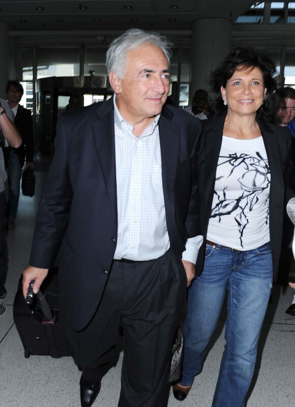 Dominique Strauss-Khan et Anne Sinclair à l'aéroport JFK pour prendre le vol Air France 017 en direction de Paris, le 3 septembre 2011.