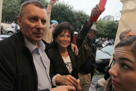 Anne Sinclair à son arrivée place des Vosges à Paris, le 4 septembre 2011.