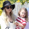 Nicole Richie se promène avec sa petite Harlow, trois ans, à Los Angeles, samedi 3 septembre 2011.