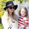 Nicole Richie se promène avec sa petite Harlow, trois ans, à Los Angeles, samedi 3 septembre 2011.