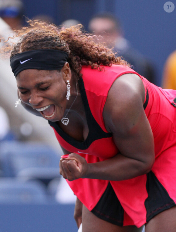Serena Williams a employé les grands moyens pour éliminer Victoria Azarenka lors du troisième tour de l'US Open le 3 septembre 2011, grand écart compris !