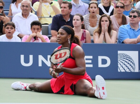 Serena Williams a employé les grands moyens pour éliminer Victoria Azarenka lors du troisième tour de l'US Open le 3 septembre 2011, grand écart compris !