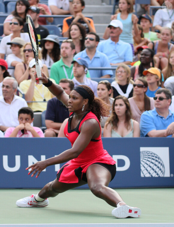Serena Williams a employé les grands moyens pour éliminer Victoria Azarenka lors du troisième tour de l'US Open le 3 septembre 2011, grand écart compris !