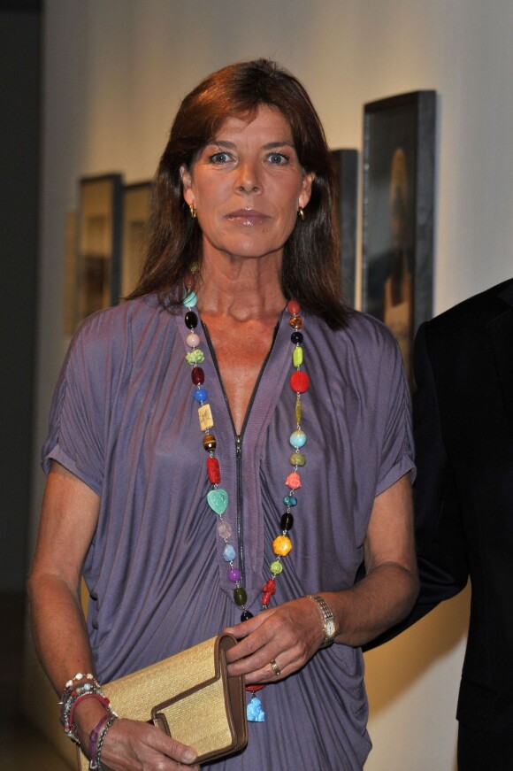 Caroline de Monaco découvrent l'exposition Guerre et Paix, Femmes dans le XXIème siècle, à Monaco. 6 septembre 2011