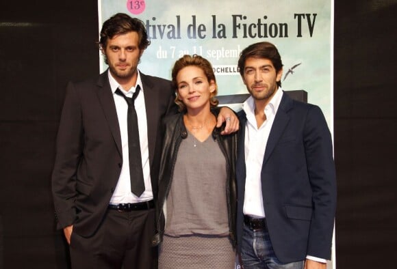 Claire Keim très bien entourée des beaux Lannick Gautry et Mathieu Delarive, lors du treizième festival de la fiction de La Rochelle, le 7 septembre 2011