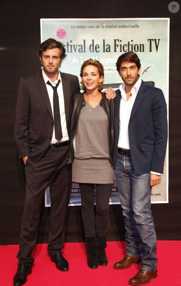 Claire Keim, radieuse au côté de Mathieu Delarive et Lannick Gautry lors du treizième festival de la fiction de La Rochelle, le 7 septembre 2011