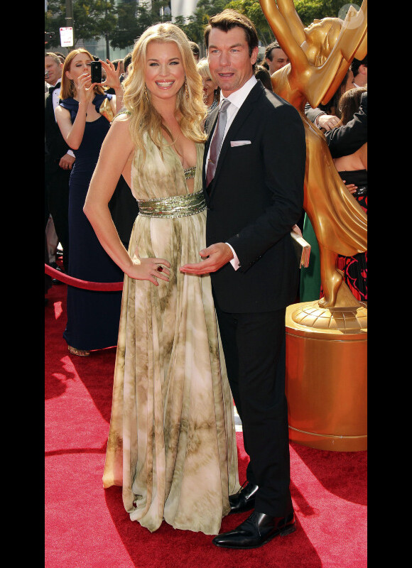 Rebecca Romijn et son époux Jerry O'Connell, lors de la soirée des Creative Arts Emmy Awards, à Los Angeles, samedi 10 septembre 2011.