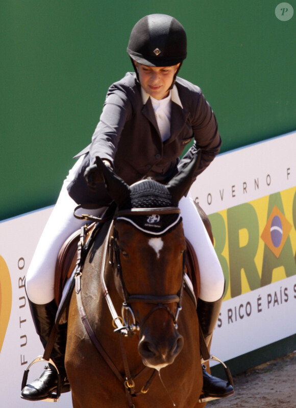 Athina Onassis sur son fidèle destrier à l'Athina Onassis Horse Show, le 4 septembre, à Rio de Janeiro.