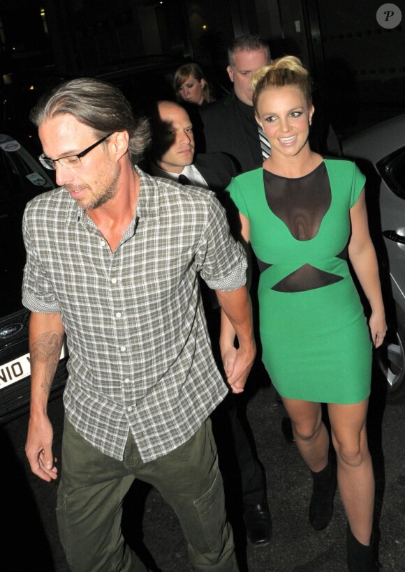 Britney Spears assiste, avec Jason Trawick, à la soirée de lancement de sa tournée européenne, vendredi 16 septembre 2011, au Sanctum Soho Hotel, à Londres.