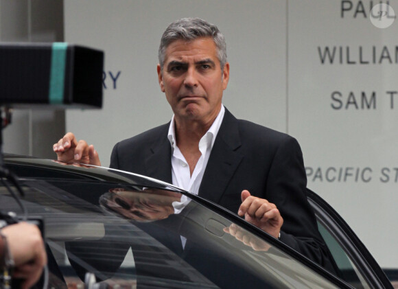 George Clooney dans les rues de Beverly Hills, sur le tournage d'une publicité, le 16 septembre 2011