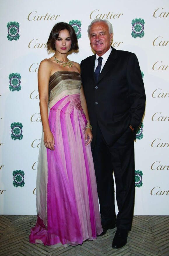 Kasia Smutniak et Bernard Fornas, President et CEO de Cartier International lors de la présentation de la nouvelle collection Sortilège de Cartier à la Villa Aurelia, à Rome le 17 septembre 2011