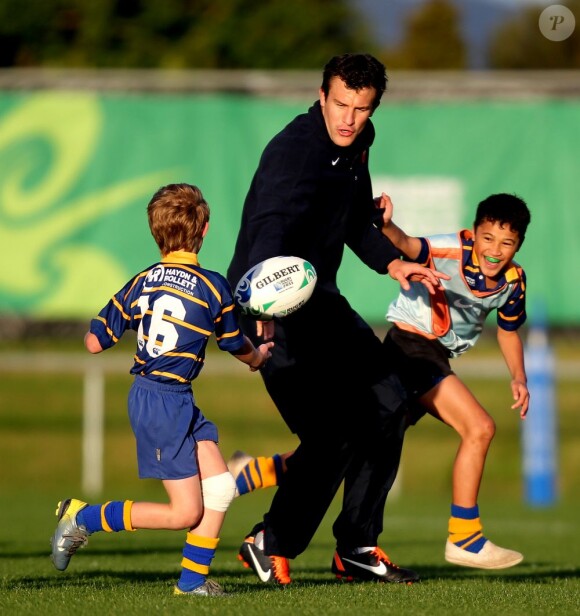 Damien Traille a disputé un petit match contre de jeunes enfants néo-zélandais le 20 septembre 2011 au Takapuna Rugby Club en Nouvelle Zélande