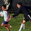 Dimitri Yachvili et L'équipe de France de rugby ont disputé un petit match contre de jeunes enfants néozélandais le 20 septembre 2011 au Takapuna Rugby Club en Nouvelle Zélande
