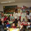 Letizia et Felipe d'Espagne visitent une classe maternelle de la Croix Rouge espagnole, à Salamanque, le 23 septembre 2011