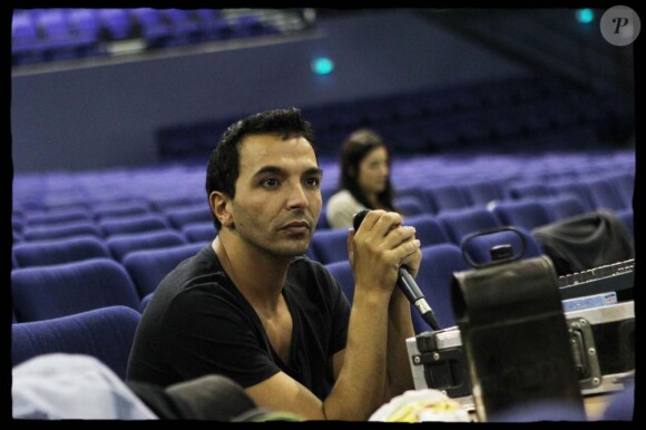 Kamel Ouali le 16 août 2011 pendant les répétitions de Dracula, la comédie musicale qu'il met en scène, présentée au Palais des Sports dès le 30 septembre 2011
