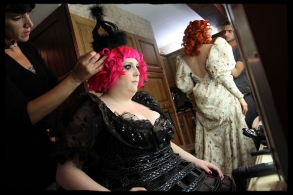 Lola Ces sur le tournage du clip Encore, de la comédie musicale de Kamel Ouali, Dracula, le 20 juin 2011, au château de Latainville