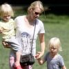 Naomi Watts promènent ses enfants Alexander et Samuel le 12 septembre 2011 à New York