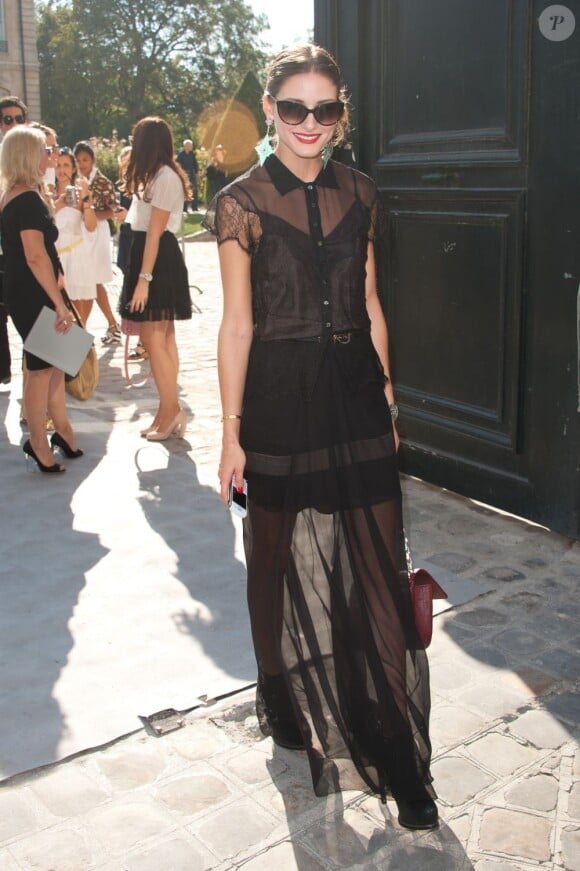Olivia Palermo, chic en noir à son arrivée au défilé Dior le 30 septembre 2011 au musée Rodin à Paris
