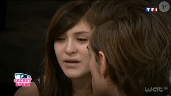 Morgane pleure et se confie à Geoffrey dans Secret Story 5