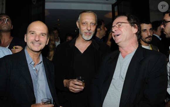 Ged Marlon, Tom Novembre et François Rollin lors de l'inauguration du Zaza Bar, à Paris, le 3 octobre 2011.