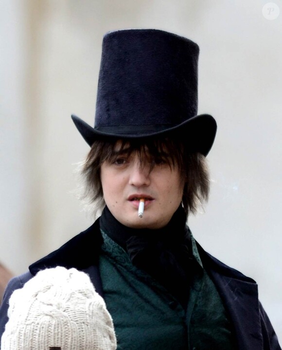 Pete Doherty (photo : début 2011 sur le tournage de Confession d'un enfant du siècle, de Sylvie Verheyde) a été épargné par la justice allemande, qui l'a acquitté dans une affaire de cambriolage remontant à mars 2011.