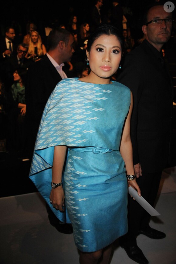 La princesse Sirwanwaree Nareetat de Thaïlande au défilé printemps-été 2012 d'Elie Saab lors de la Fashion Week parisienne le 5 octobre 2011