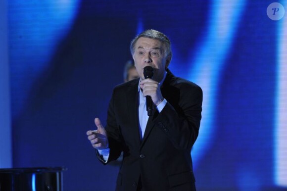 Salvatore Adamo durant l'enregistrement de l'émission Vivement Dimanche diffusée le 9 octobre 2011