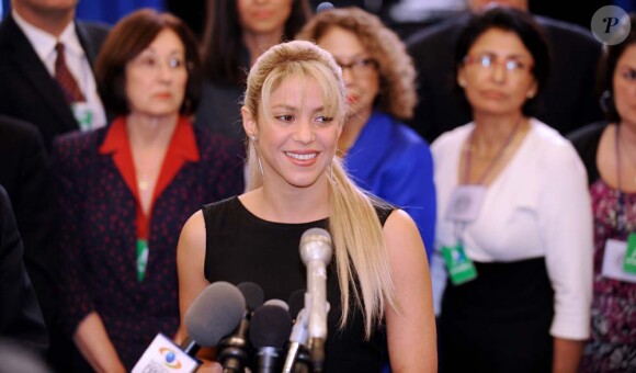 Shakira prend son rôle très au sérieux à la première réunion de la Commision de conseil présidentiel sur l'excellence éducative pour les Hispaniques, à Washington, le 6 octobre 2011.