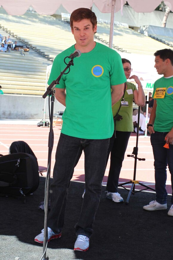 Michael C. Hall participe à la marche de charité en faveur du programme de recherche contre les lymphomes de l'université de Los Angeles, le 9 octobre 2011.