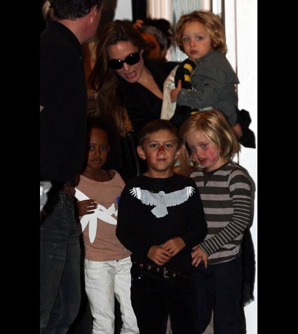 Angelina Jolie et certains de ses enfants à Londres en octobre 2011