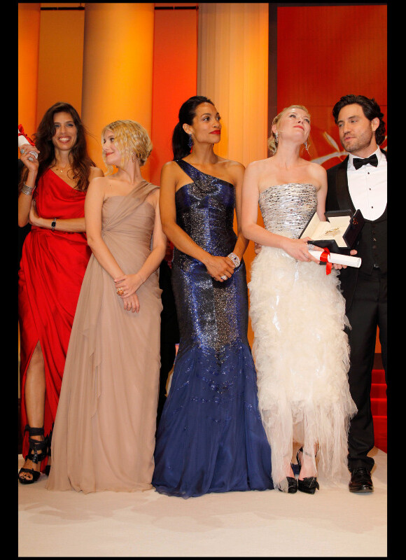 Maïwenn, Mélanie Laurent, Rosario Dawson, Kirsten Dunst et Edgar Ramirez lors de la remise des prix du festival de Cannes - mai 2011