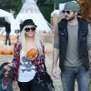 Christina Aguilera, son fils Max Liron et son compagnon Matt Rutler chez Mr Bones Pumpkin Patch, le 14 octobre 2011.
