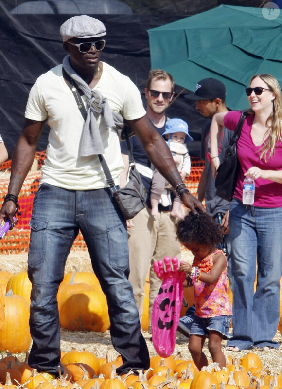 Seal et son adorable fille Lou chez Mr Bones Pumpkin Patch à Los Angeles le 15 octobre 2011