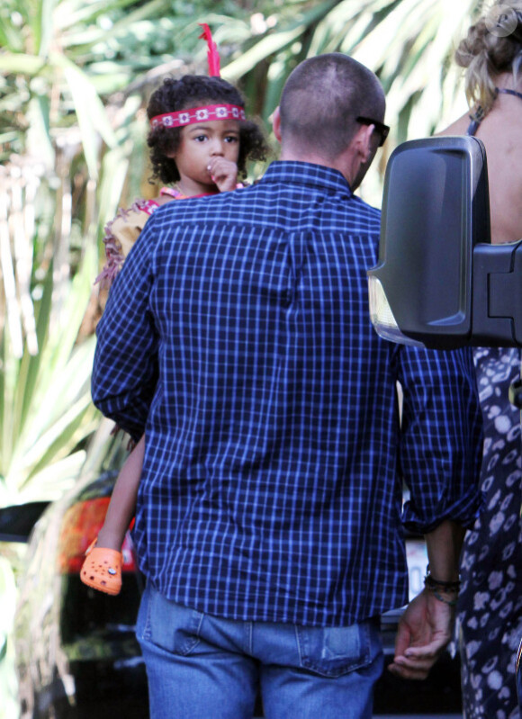 Lou, fille de Seal et Heidi Klum, chez Mr. Bones Pumpkin Patch à Los Angeles le 15 octobre 2011