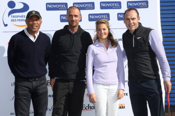 Antoine Koubouaré, Christophe Dugarry, Astrid Bard et Alain Boghossian lors du trophée Novotel des personnalités au golf à Guyancourt le 15 octobre 2011