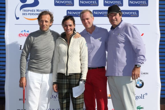 Stéphane Freiss, Inés Sastre, Hubert Auriol et Julien Arnaud lors du trophée Novotel des personnalités au golf à Guyancourt le 15 octobre 2011