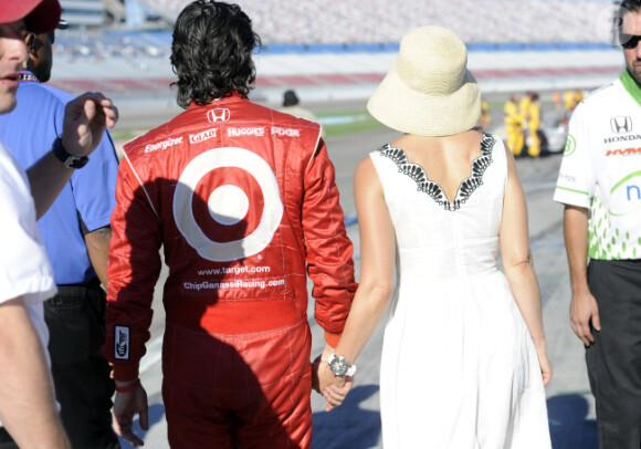 Dario Franchitti et sa femme Ashley Judd après l'accident qui a coûté sa vie à Dan Wheldon le 16 octobre 2011 à Las Vegas
