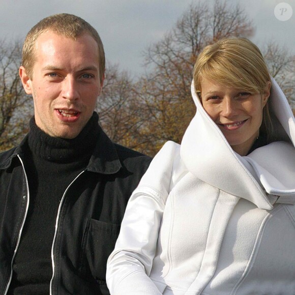 Chris Martin - Gwyneth Paltrow (ici en promenade dans Londres en 2003, année de leur mariage), un couple marié et heureux mais insaisissable. En octobre 2011, dans une interview pour la CBS, le leader Coldplay se laisse tout de même aller à une rare déclaration d'amour publique.