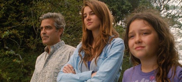 George Clooney, Shailene Woodley et Amara Miller dans The Descendants.