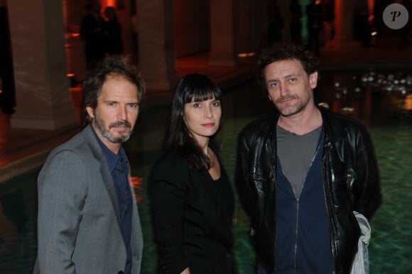 Géraldine Pailhas et Christopher Thompson avec Jean Paul Rouve lors de la soirée San Pellegrino avec BVLGARI à la piscine du Ritz le lundi 17 octobre 2011 à Paris