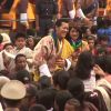 Dimanche 16 octobre 2011, le roi Jigme Khesar du Bhoutan et la reine Jetsun, entourés de près de 50 000 sujets, ont vécu l'apothéose des célébrations de leur mariage au stade de Thimpu, après la cérémonie du 13 octobre à Punakha.